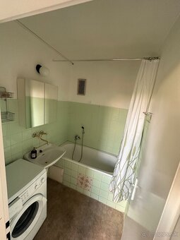 🏡 Priestranný 4-izbový byt v Ružinove ideálny pre študentov - 14