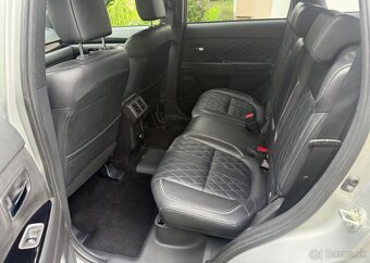 Mitsubishi Outlander 2,4 PHEV Top 4WD odpočet DPH benzín - 14