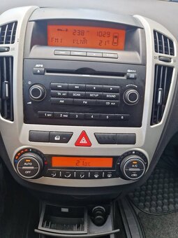 Predám Kia Cee´d 2.0 CRDi 103 KW SPORT r.v.11/2010 - 14