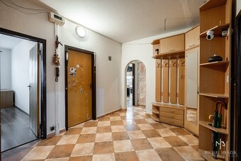 Ponúkame Vám exklizívne na predaj 4i byt po čiastočnej rekon - 14