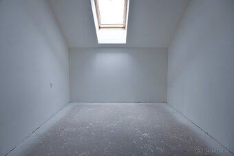 NA PREDAJ: 3-izbový holobyt s výhľadom na Spišský hrad - 14