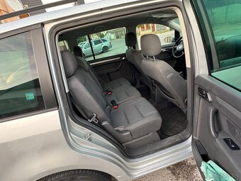 Volkswagen Touran 2.0FSI - 14