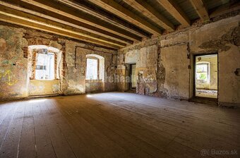 PREDAJ - investičná príležitosť - historocká budova Banská Š - 14