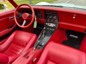 Chevrolet Corvette C3 z roku 1980 - 14