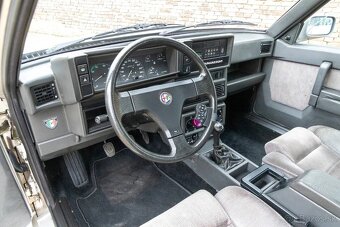 Alfa Romeo 75 2.0 Twin Spark - 14
