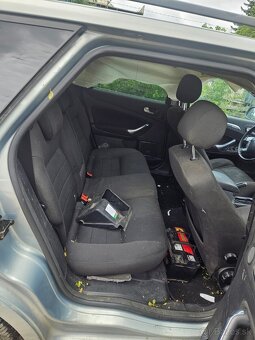 Ford Mondeo MK4 2.0 96 kW manual - 14