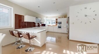 Moderný bungalov na príjemnom pozemku vo VK - 14