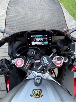 Aprilia RSV4 1099 cm3 2023 - 14