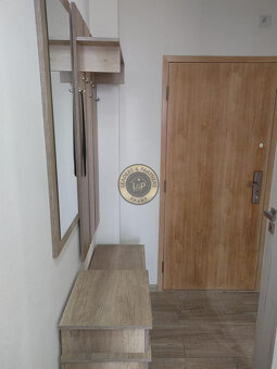 PREDAJ: 2 izb. byt 41 m2 + loggia kompletná rekonštrukcia - 14