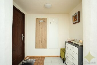 Znížená cena: Menší  rodinný dom na po takmer úplnej rekonšt - 14