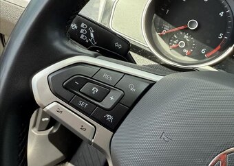 Volkswagen Passat 2,0 TDI 110kW DSG NAVI 2023 nafta automat - 14