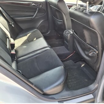 Mercedes Benz C200 - 14