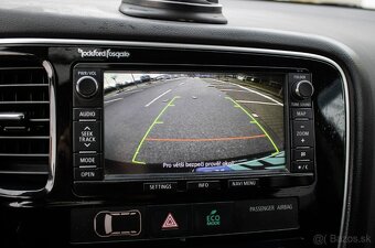 Mitsubishi Outlander 2.0 PHEV 4WD (2013) - 14