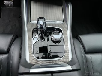 BMW X6 M50i, 2021 rok, 390 kW - 14