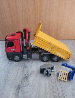 Bruder nakladne auto s rukou - 14