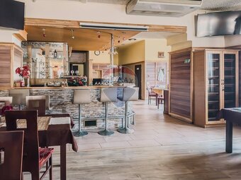 BUDOVA V CENTRE MESTA LUČENEC - 14