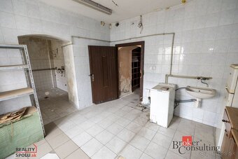 EXKLUZÍVNA HISTORICKÁ NEHNUTEĽNOSŤ V CENTRE BREZNA - 14