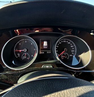 Volkswagen Touran 2.0 TDi Highline DSG - 14