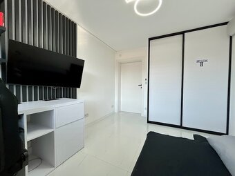 Luxusný rodinný dom, 4 izby, bazén, klimatizácia, 2-garáž - 14