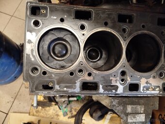 Motor Renault 2,5dti 107kw G9U 630 - 14