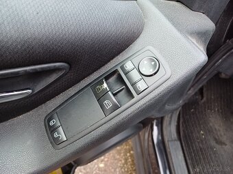 Predám Mercedes-Benz A, 1.4 benzín, 3-dverový,rok výroby 200 - 14