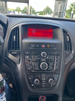 Opel astra 1,4 benzín rok 2010 - 14