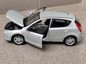 Predám tento Kovový model.Hyundai i30 - 14