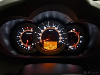 Rav4 8x kolesá 2.0 benzín 112kW 4x4 AWD - 14