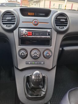 Kia Carens 2.0 LX - 14