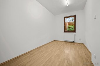 5 IZB.ROD.DOM S UNIKÁTNYM POZEMKOM - JURSKÁ, NOVÉ MESTO,BRAT - 14