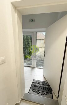 3-izb. byt s veľkou terasou a parkovaním v novostavbe v Pezi - 14