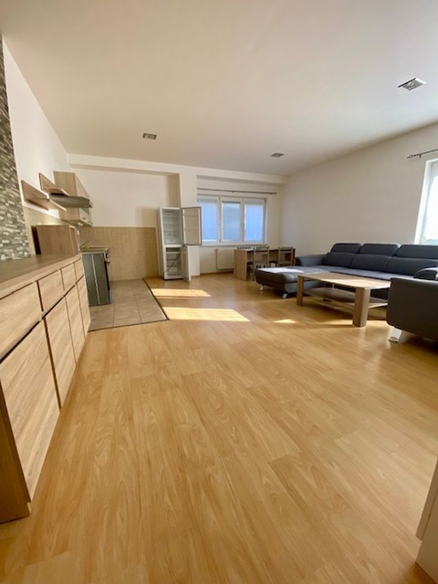 Priestranný bytu 3 + 1 v Čadci - širšie centrum - 15