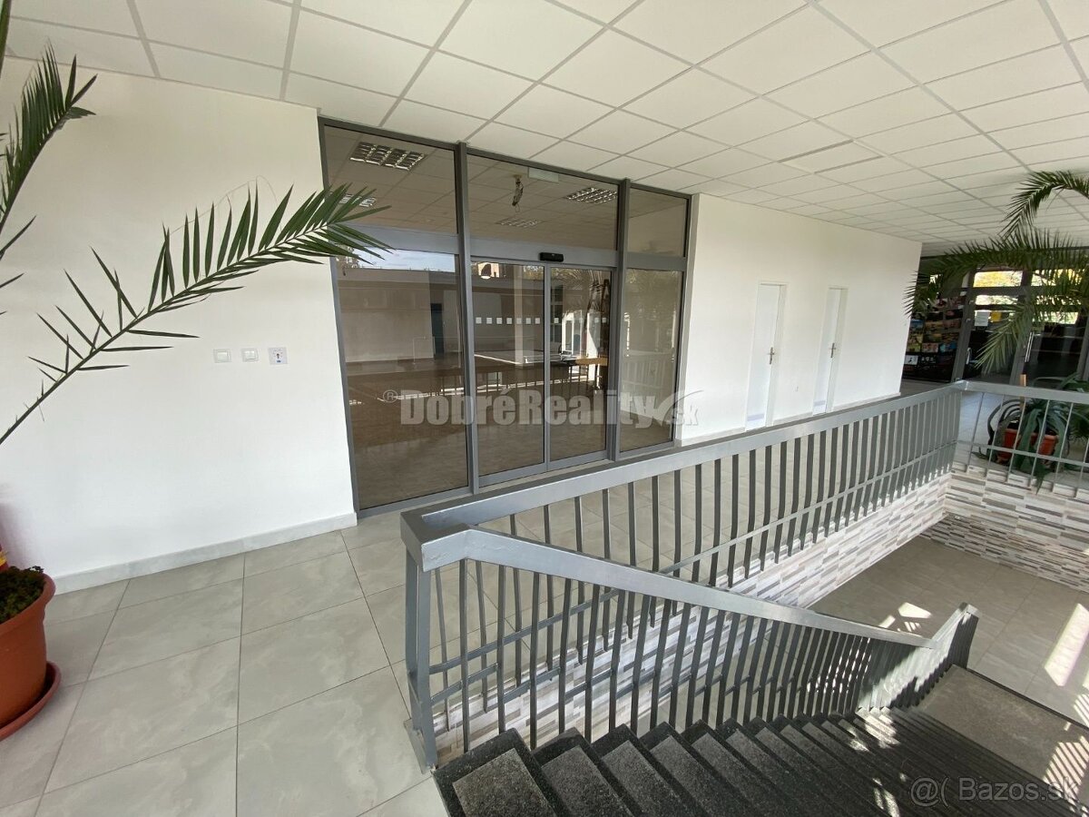 Na prenájom pekný obchodný priestor o rozlohe 250m2 v Rimav - 15