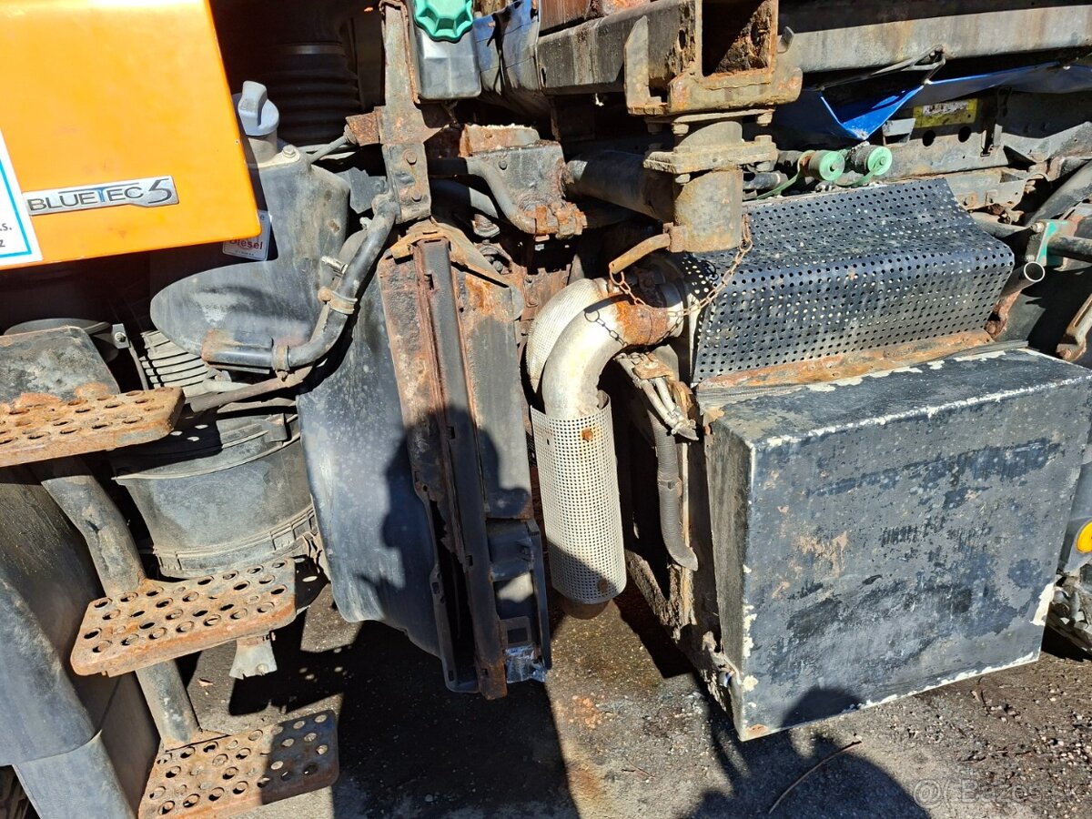 MB UNIMOG U 400 4X4 - 15