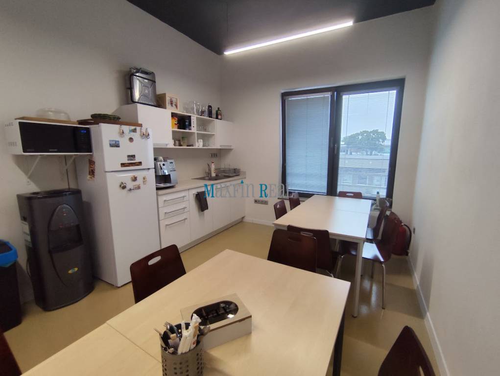 Polyfunkčný priestor s parkovaním v Nitre - 15