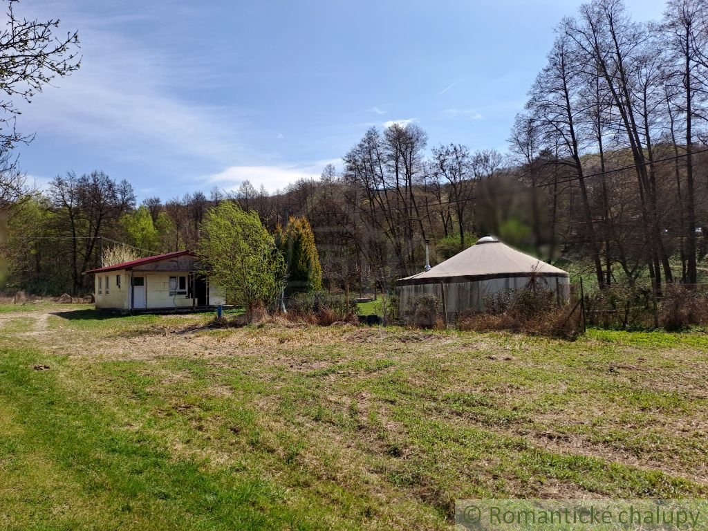 Rozostavaná chatka v rekreačnej oblasti Moravany nad Váhom - 15