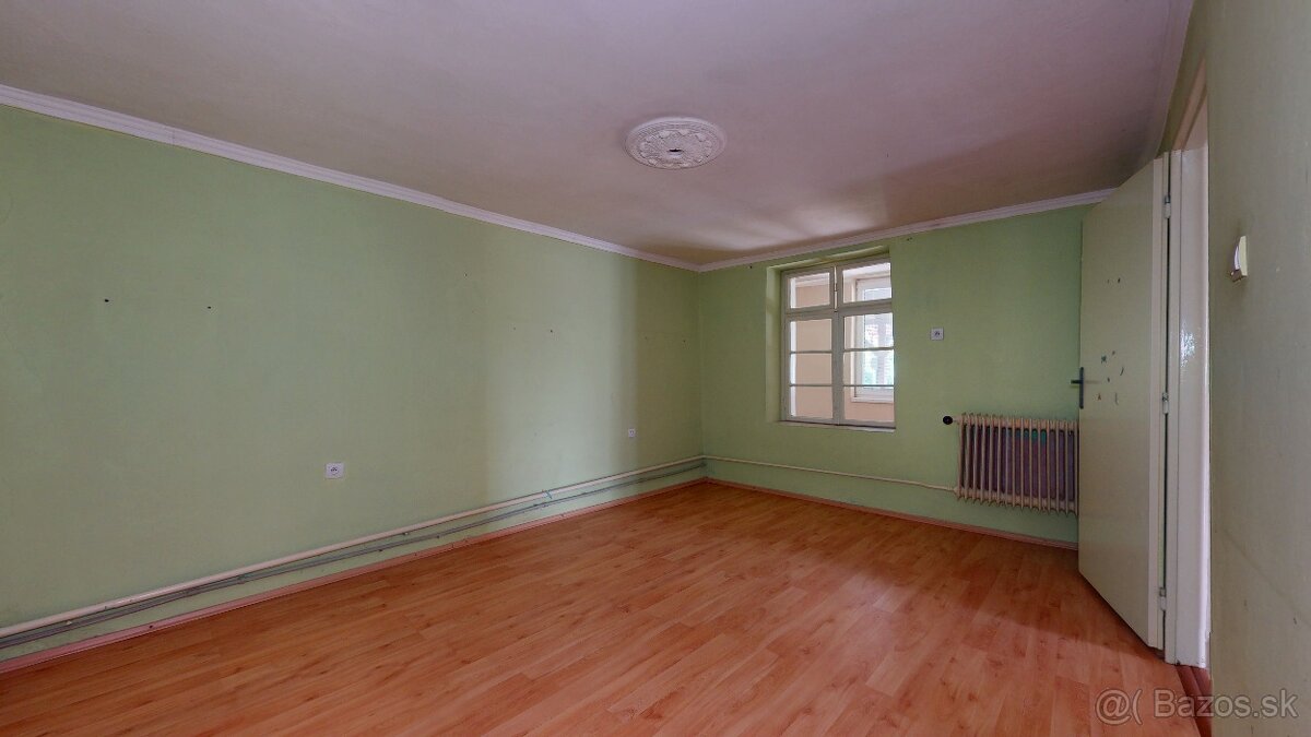 LIMITOVANÁ CENA - Starší rodinný dom so slnečným pozemkom - 15