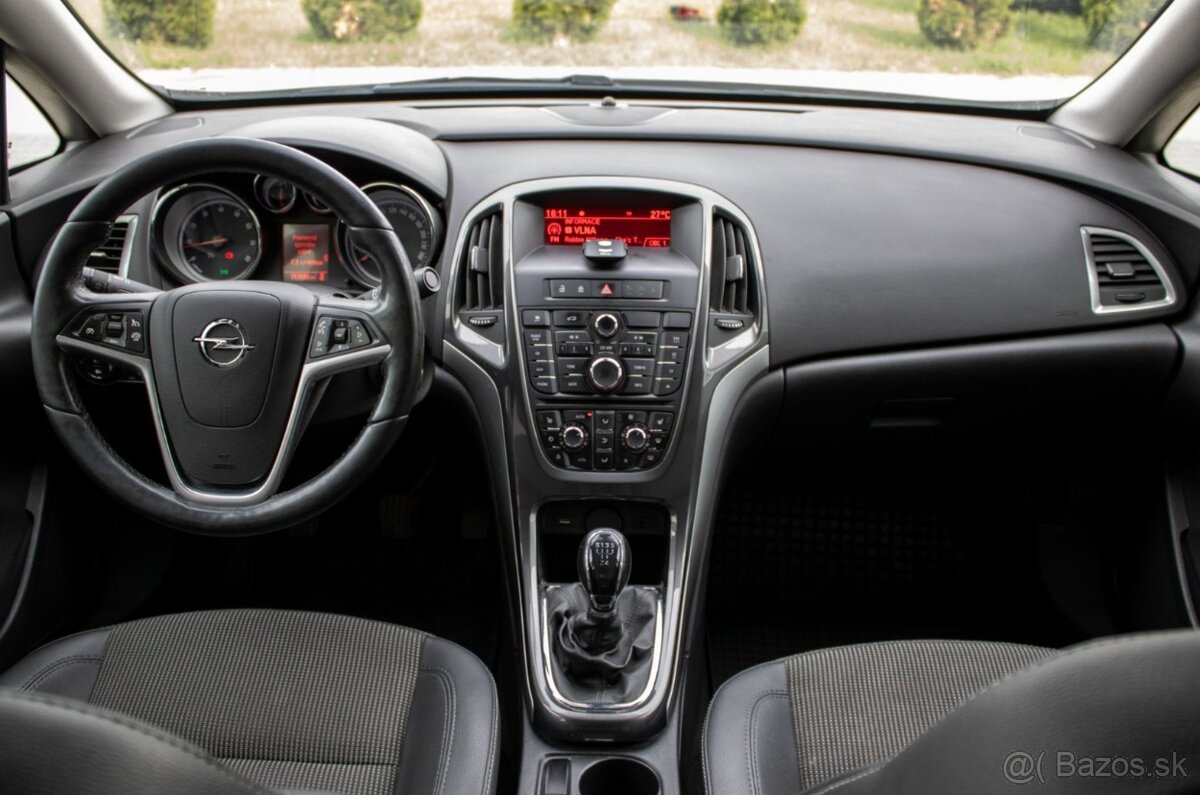 Opel Astra 1.6 Cosmo / 85kW / M5 / 2014 - 15