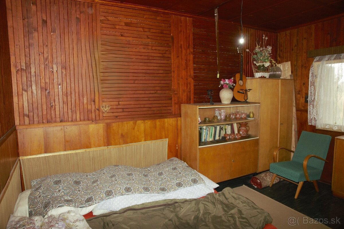 8 árový pozemok s chatou. - 15