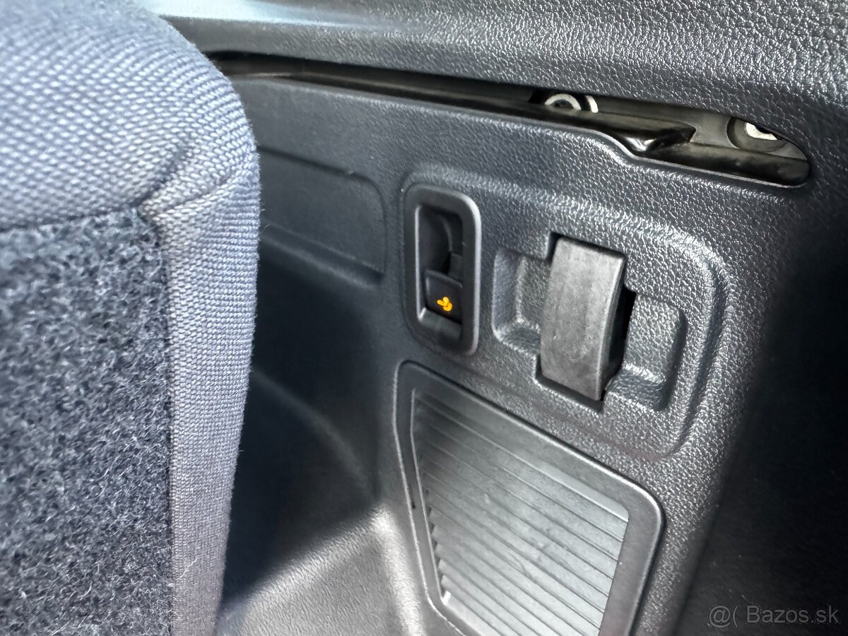 VW Touran R-Line TSi 110kw DSG 7 miestny,LED IQ.Light/PANO - 15