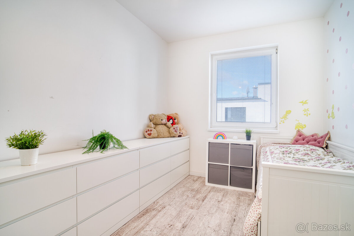 Na predaj priestranný 4-izbový rodinný dom v Bernolákove - 15