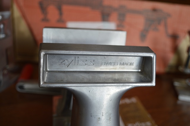 predam unikatny celohlinikovy prenosny zverak ZYLISS - 15