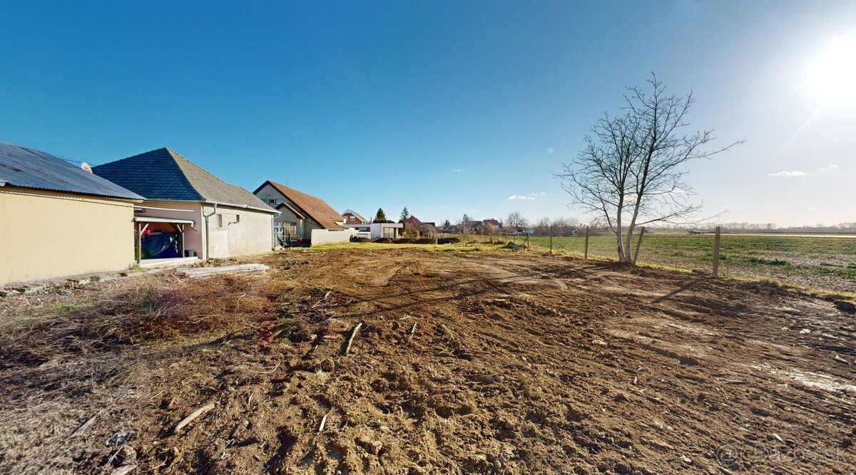 Stavebný pozemok so stavebným povolením s 2 - izbovým rodinn - 15