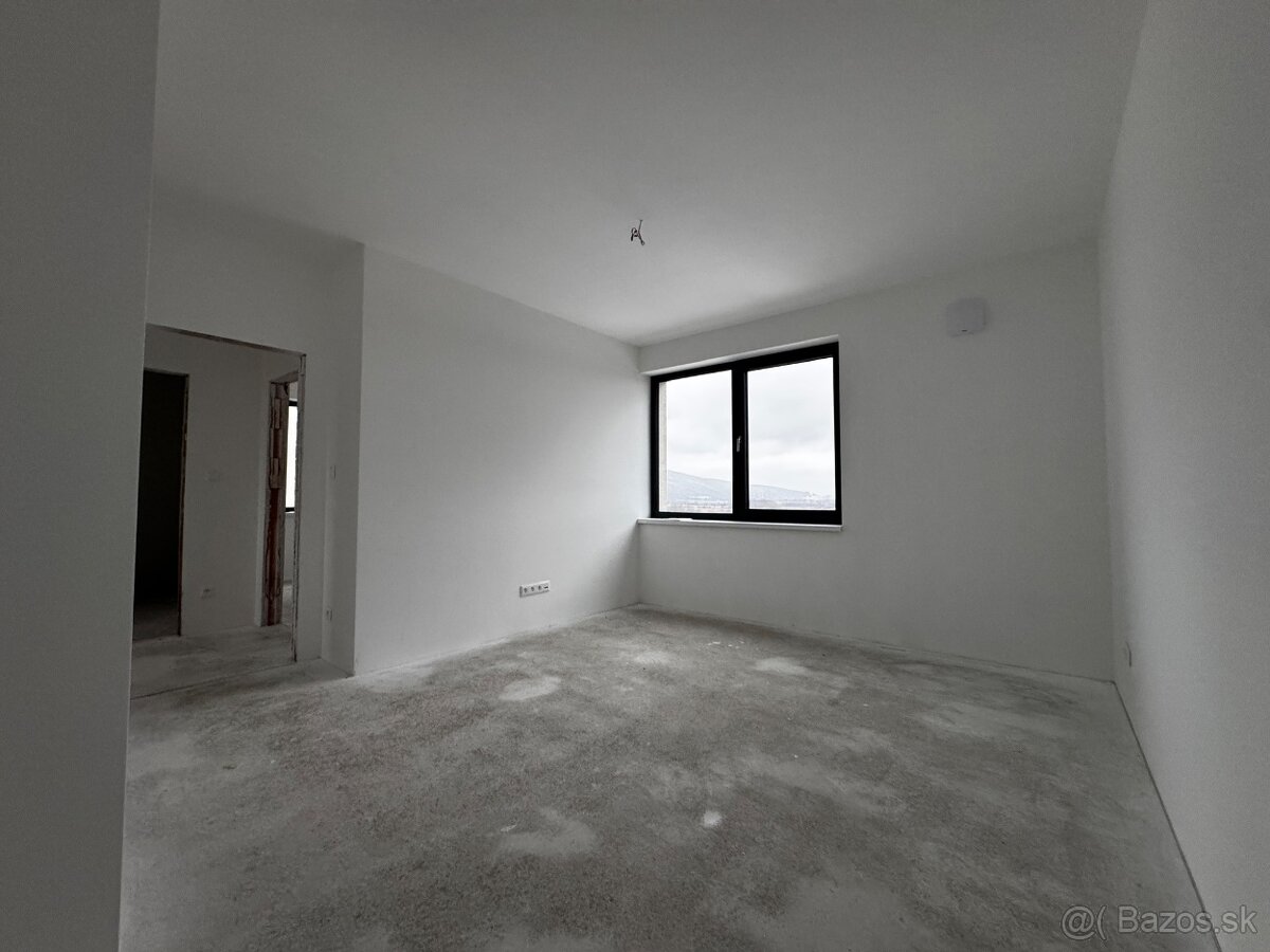 5i dom | pozemok 417m2 | 2x parking - 15