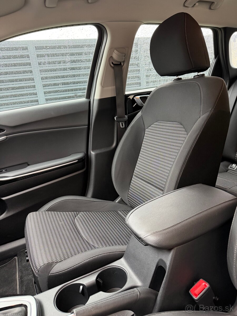 KIA Ceed SW Vision 1,6 CRDi - v záruke, odpočet Dph - 15