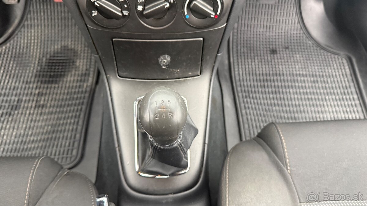 Toyota Avensis 1.6 - 15