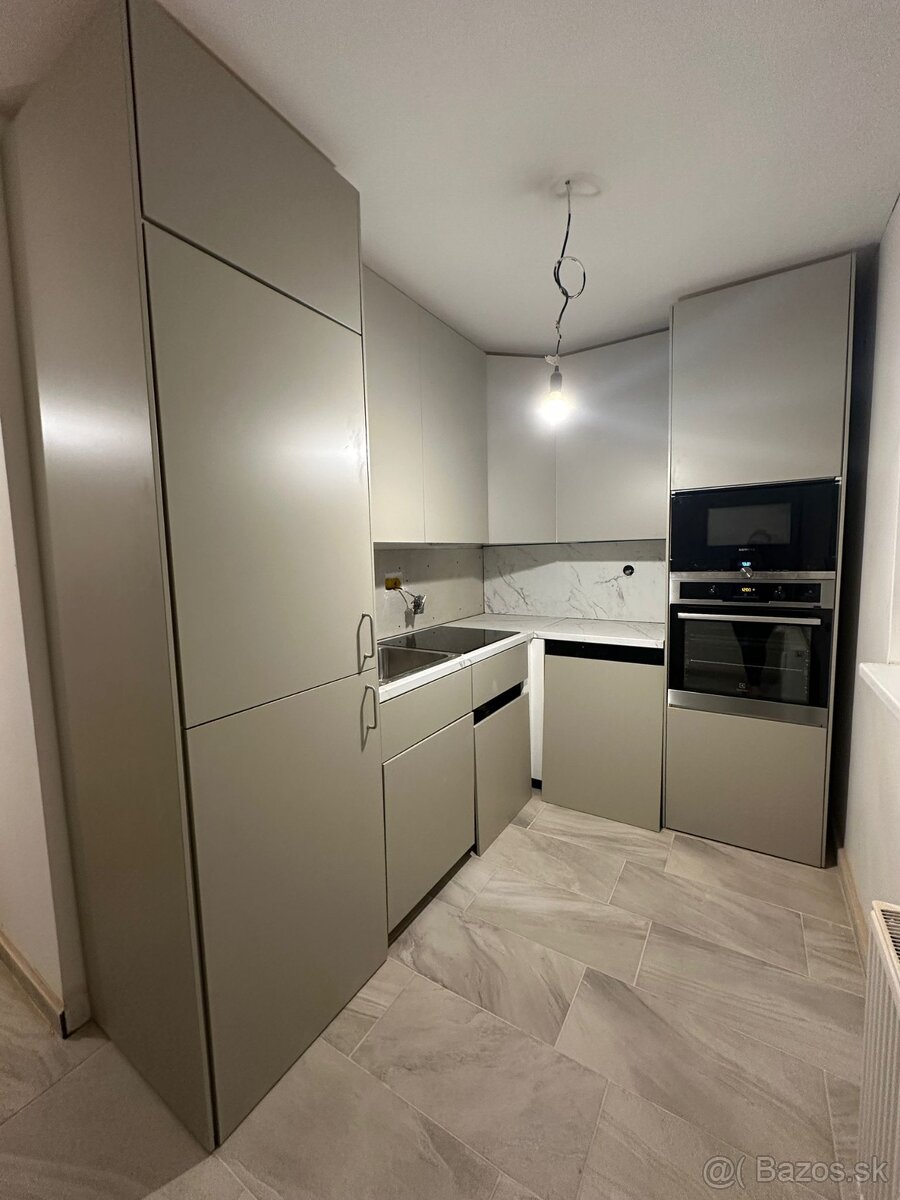 Kompletne zrekonštruovaný 2-izbový byt s balkónom, výťah - 15