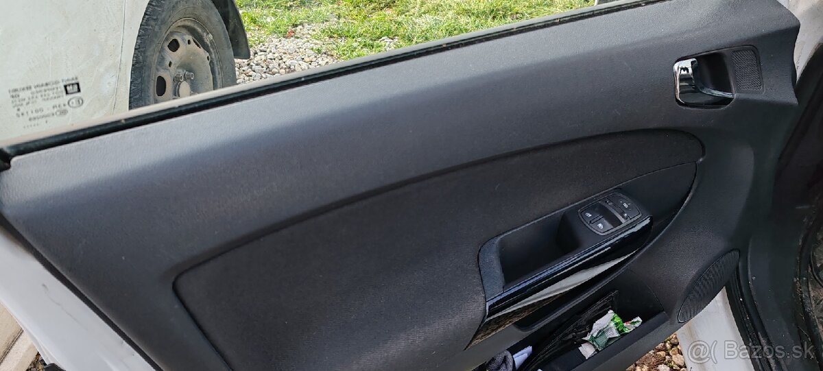 Predám vymenim opel corsa D 1.2 16v 2012 facelift - 15