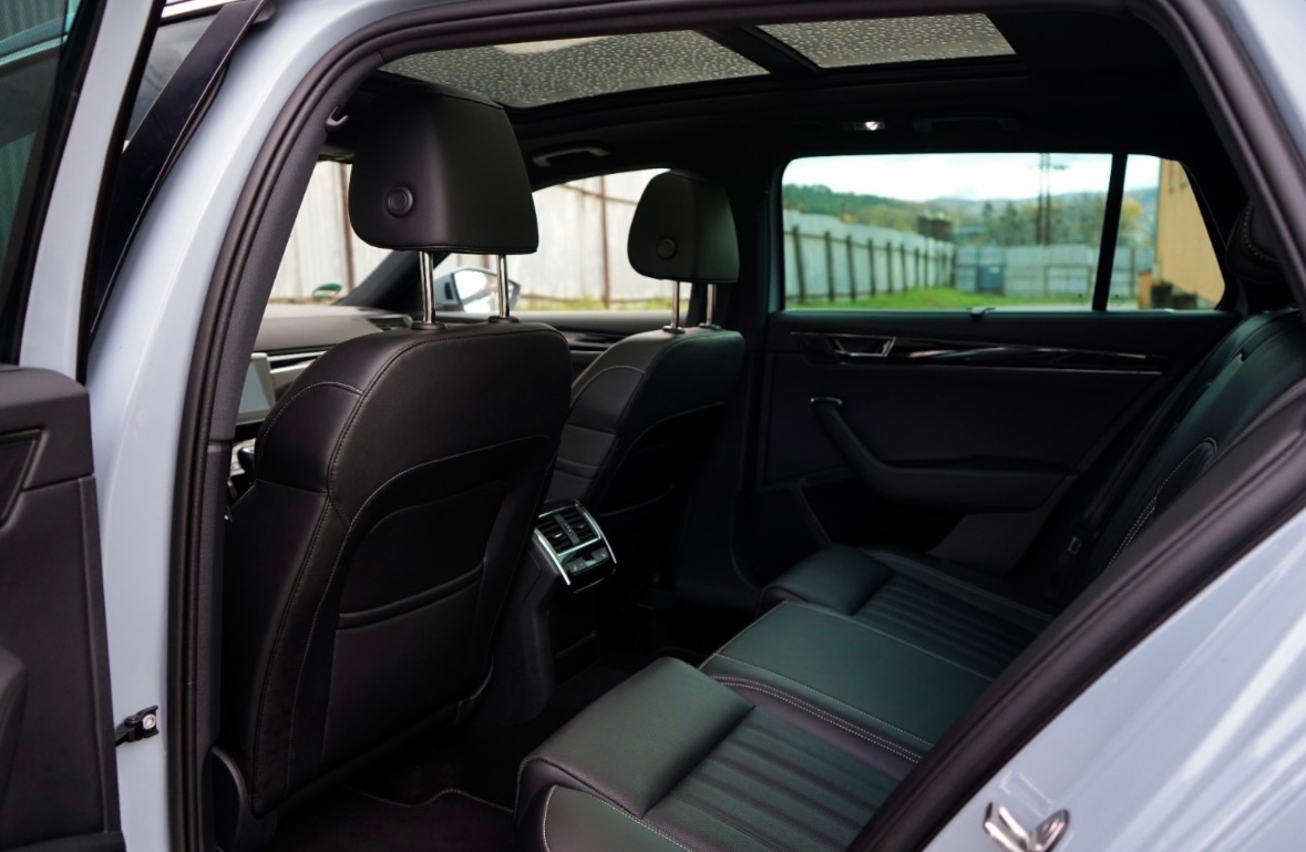 ✔️ Škoda Superb Combi 2.0 TDI SCR L&K DSG - 15