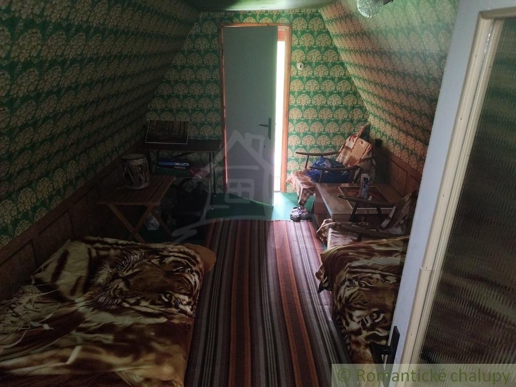 Dvojpodlažná chatka v tichej chatovej oblasti nad obcou Mo - 15